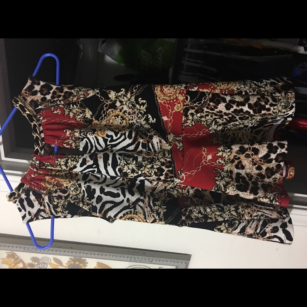 LIKE NEW THALIA SODI PEPLUM TOP!